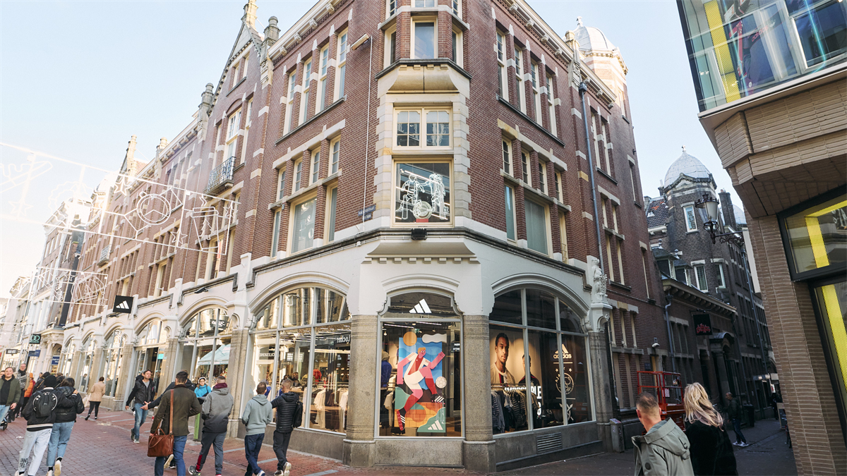 Zuidelijk Verkeersopstopping Aan Adidas opent winkel in de Kalverstraat - Vestigingslocaties.nl